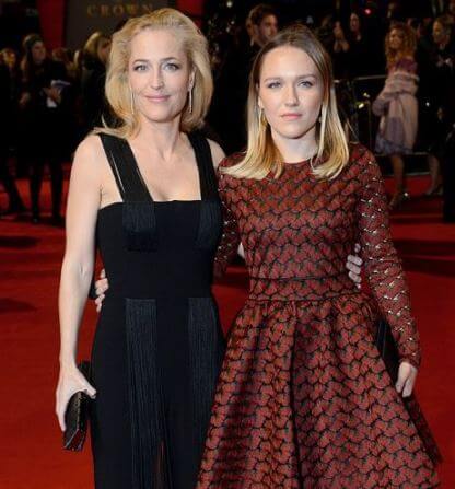 Piper Maru Klotz with her mother Gillian Anderson.